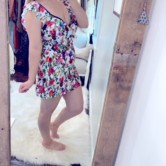 Tahari floral swimsuit size medium - Picture 1 of 7